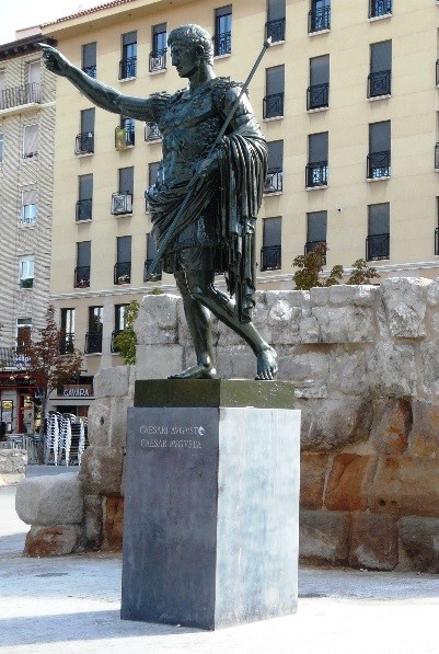Estatua del emperador Cesar Augusto, fundador de Caesaraugusta