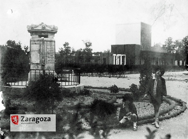 1929, Cenotafio de Goya en el Rincón de Goya del Parque Grande de Zaragoza. 